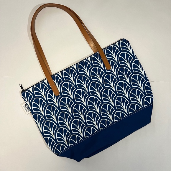 🛍️ 4/$20 RuMe Tote Bag - Picture 1 of 5